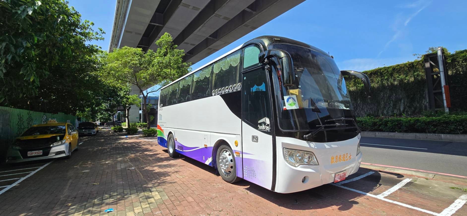 30人座中巴遊覽車